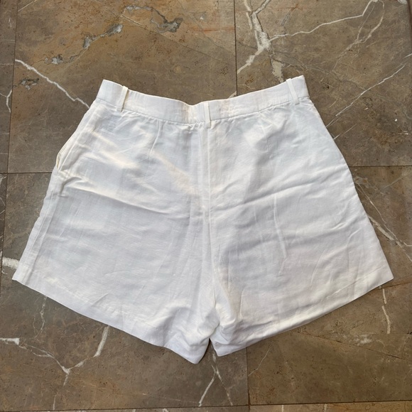 H&M: Linen-Blend Shorts - Picture 3 of 3